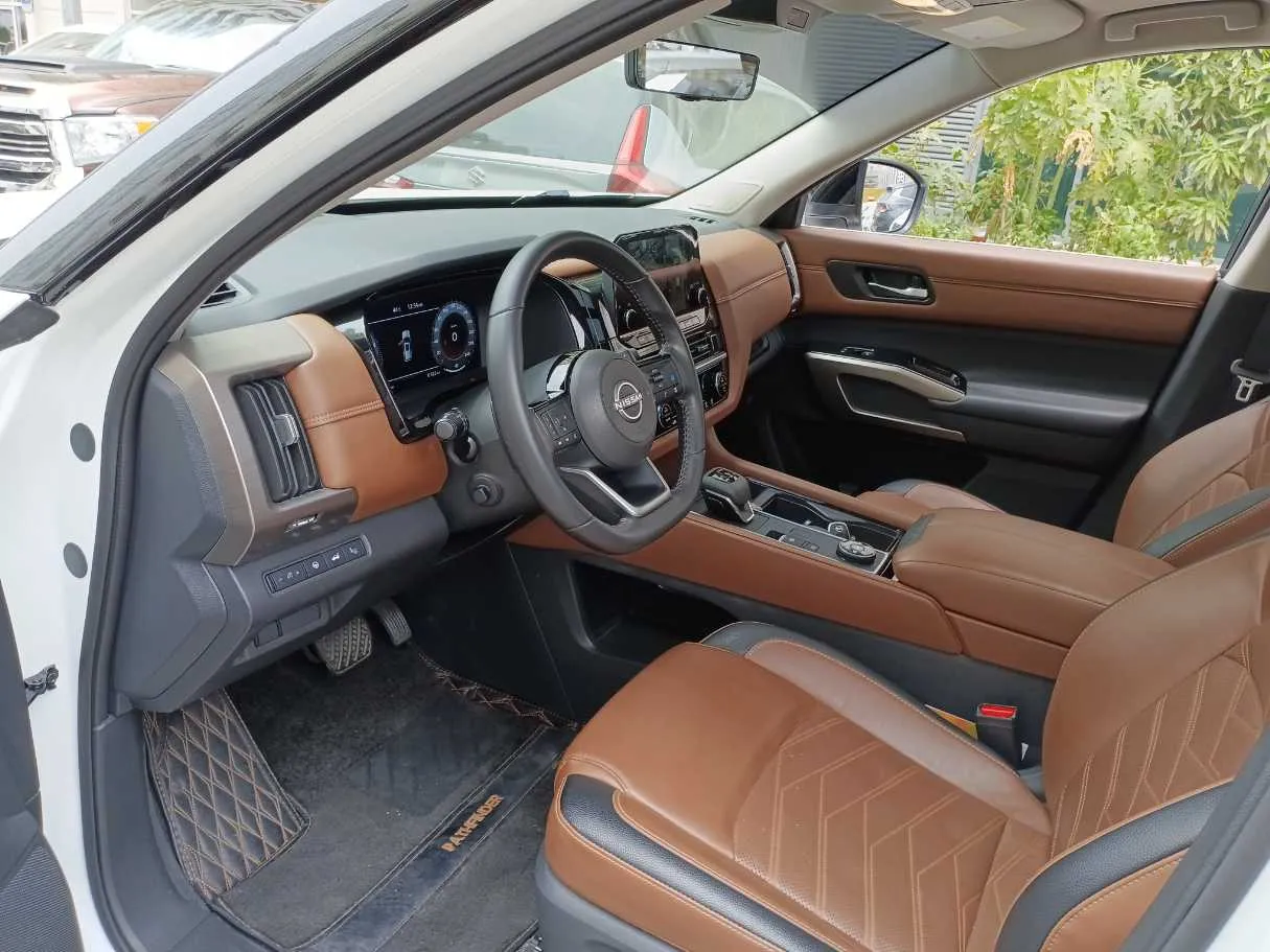 Car image 11