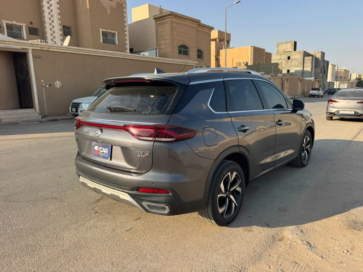 Car image 5
