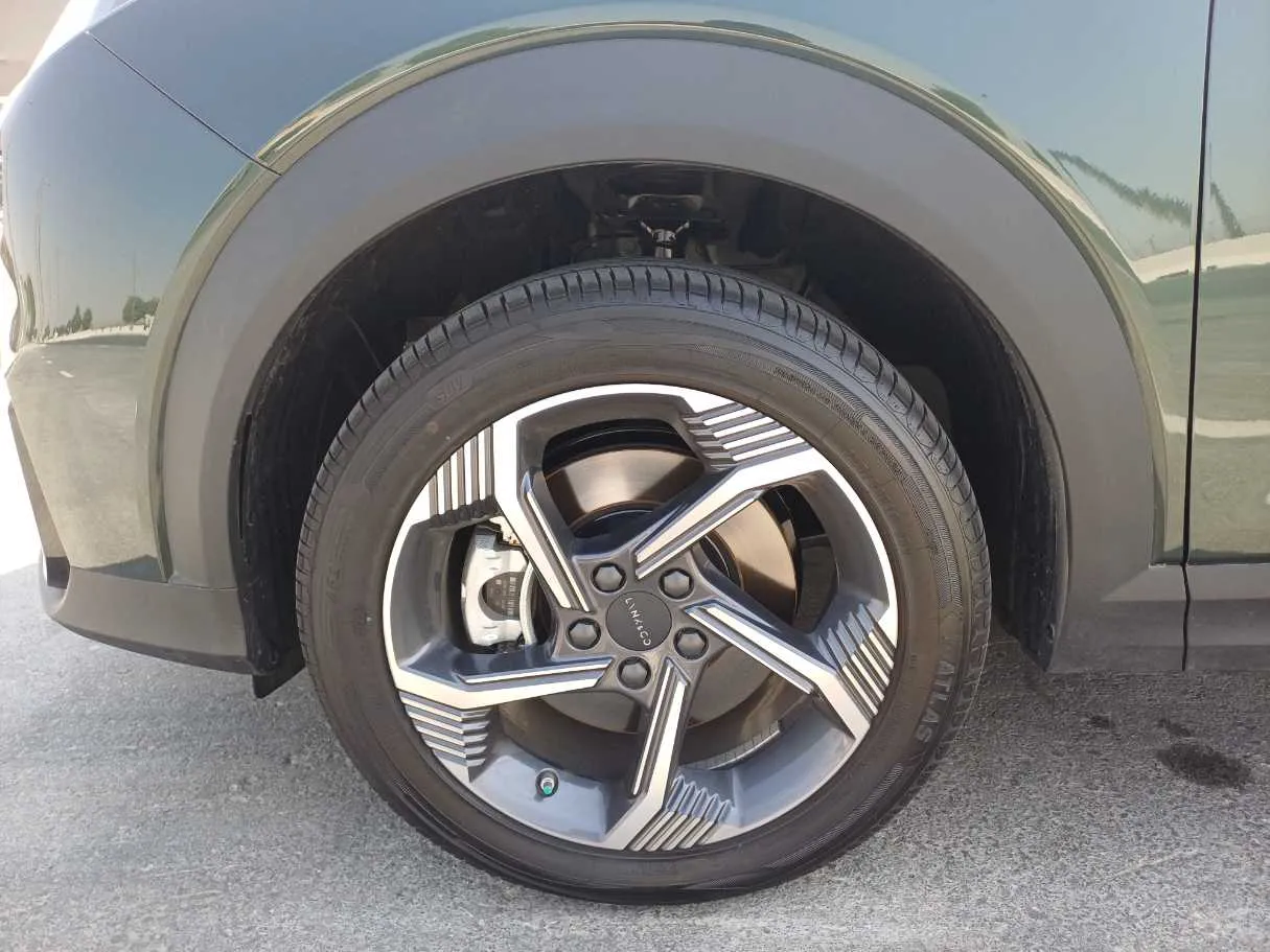 Car image 9