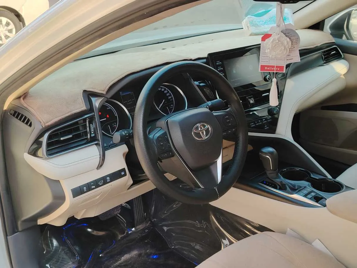 Car image 13