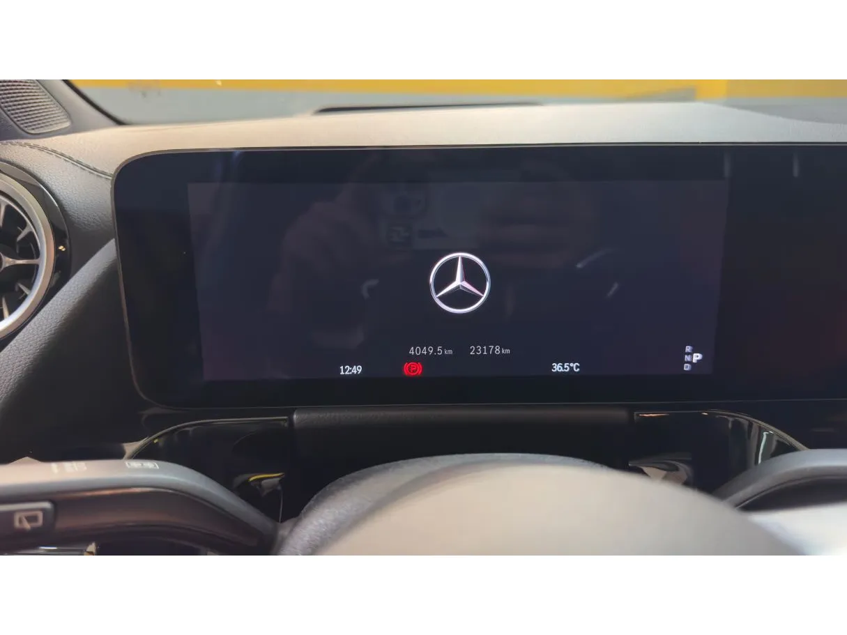Car image 17