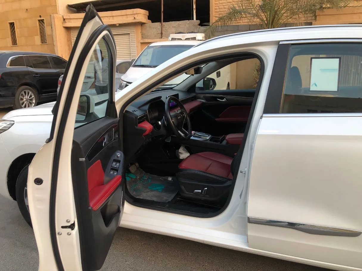 Car image 11