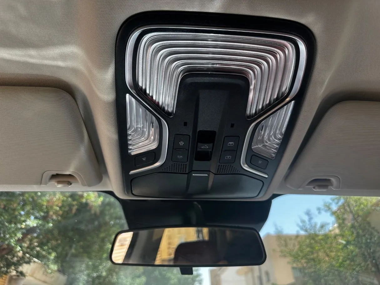 Car image 26