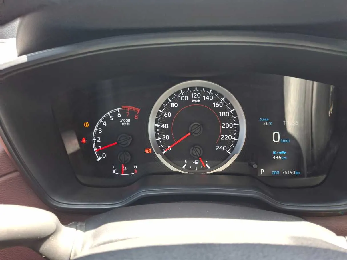 Car image 18