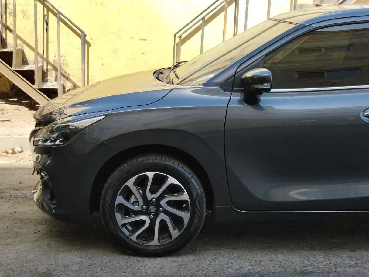 Car image 9