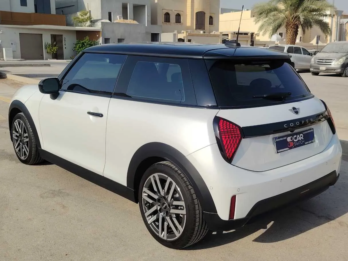 Car image 8