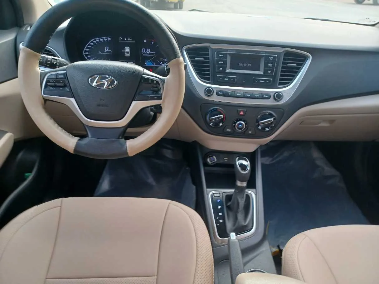 Car image 16