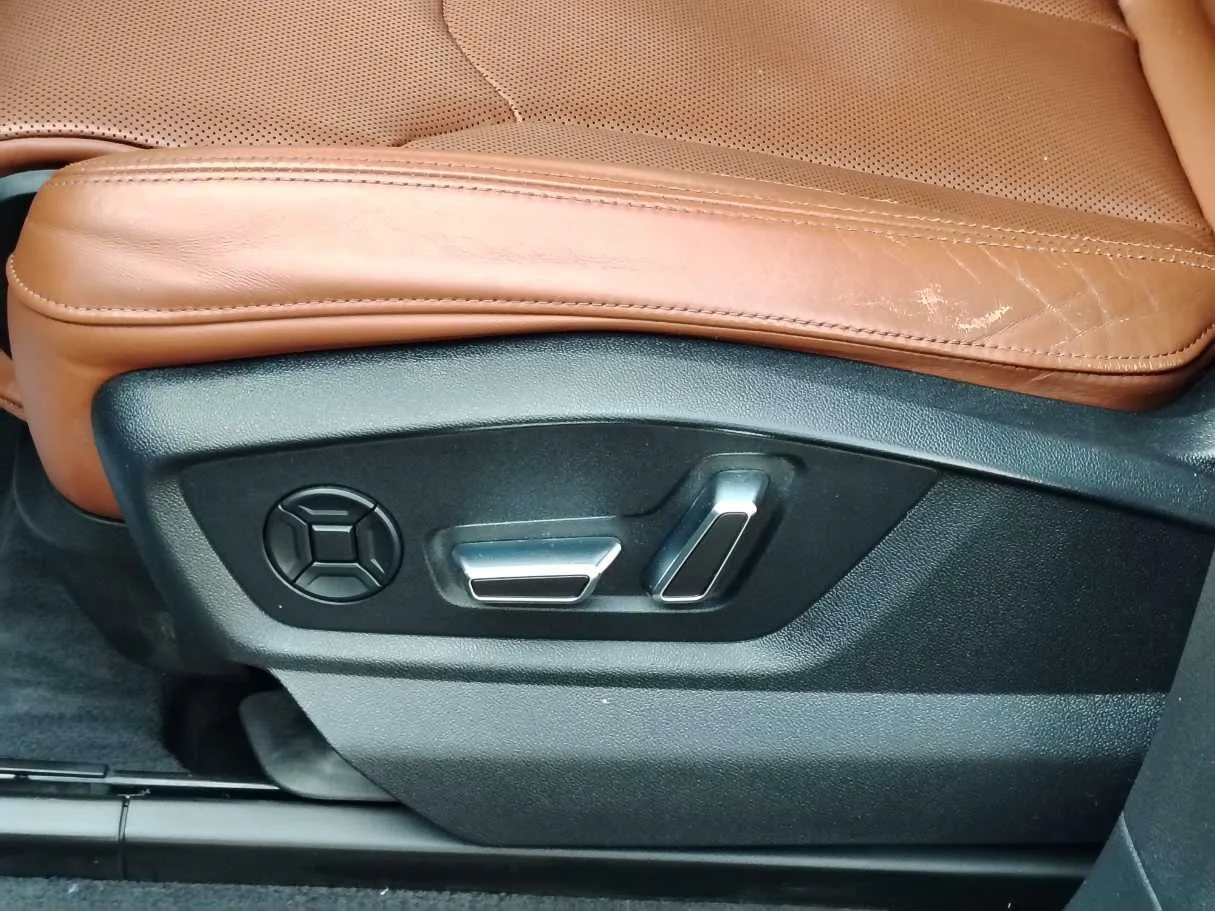 Car image 33