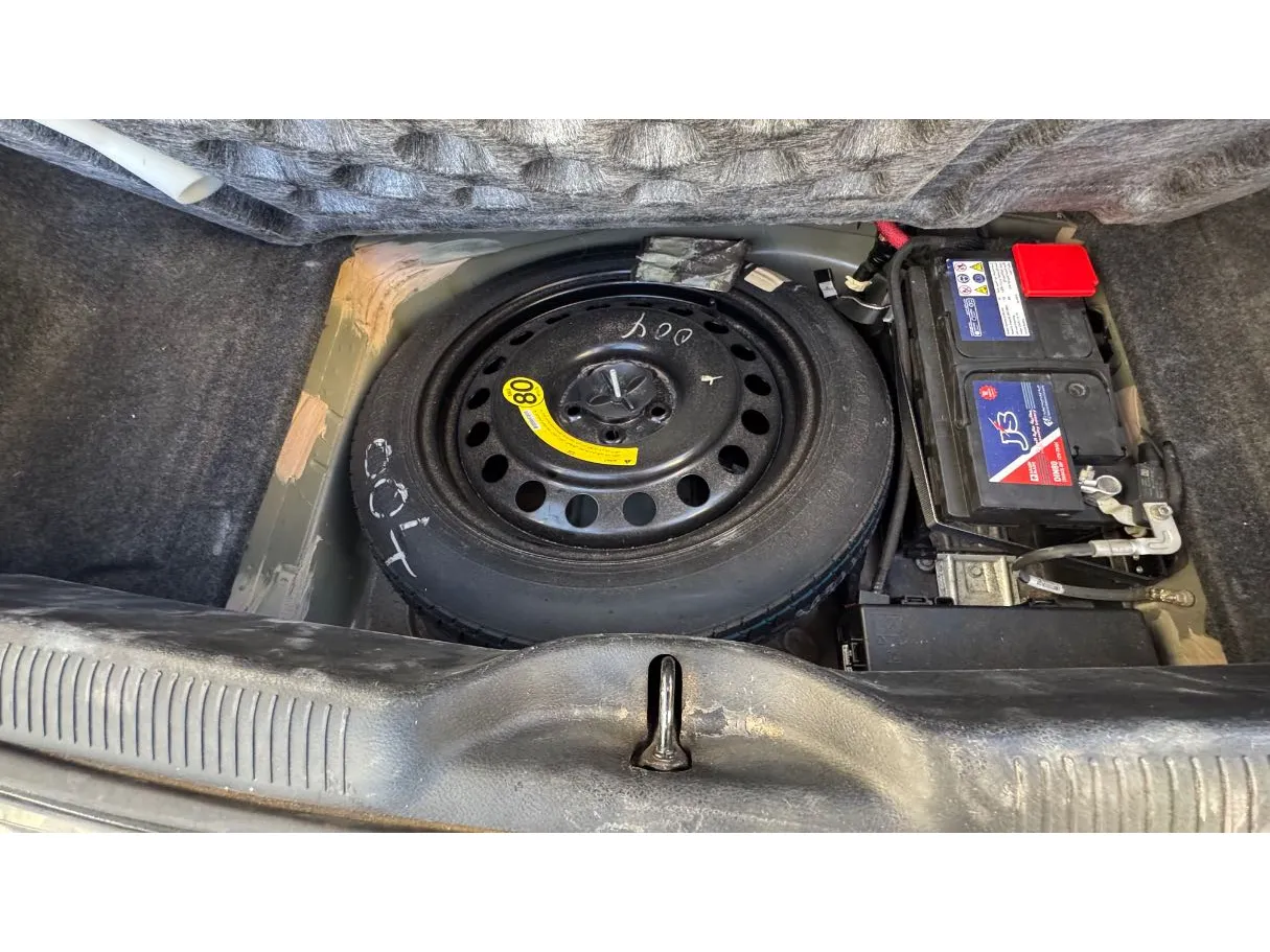 Car image 25