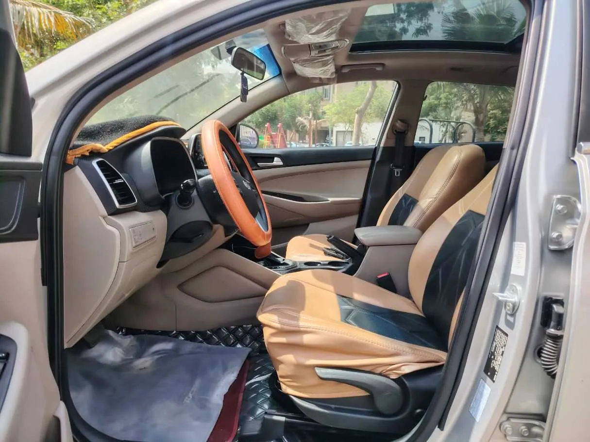 Car image 13