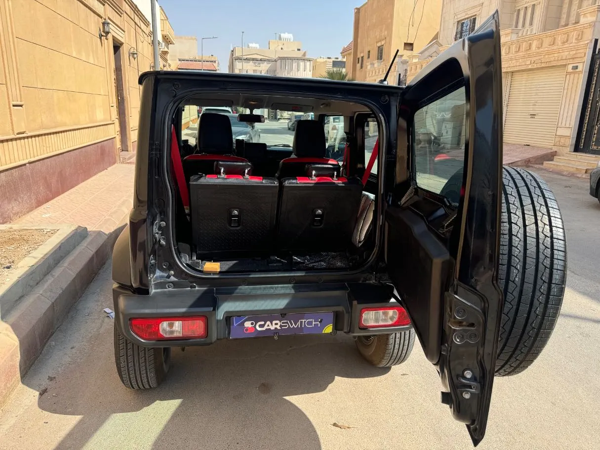 Car image 16