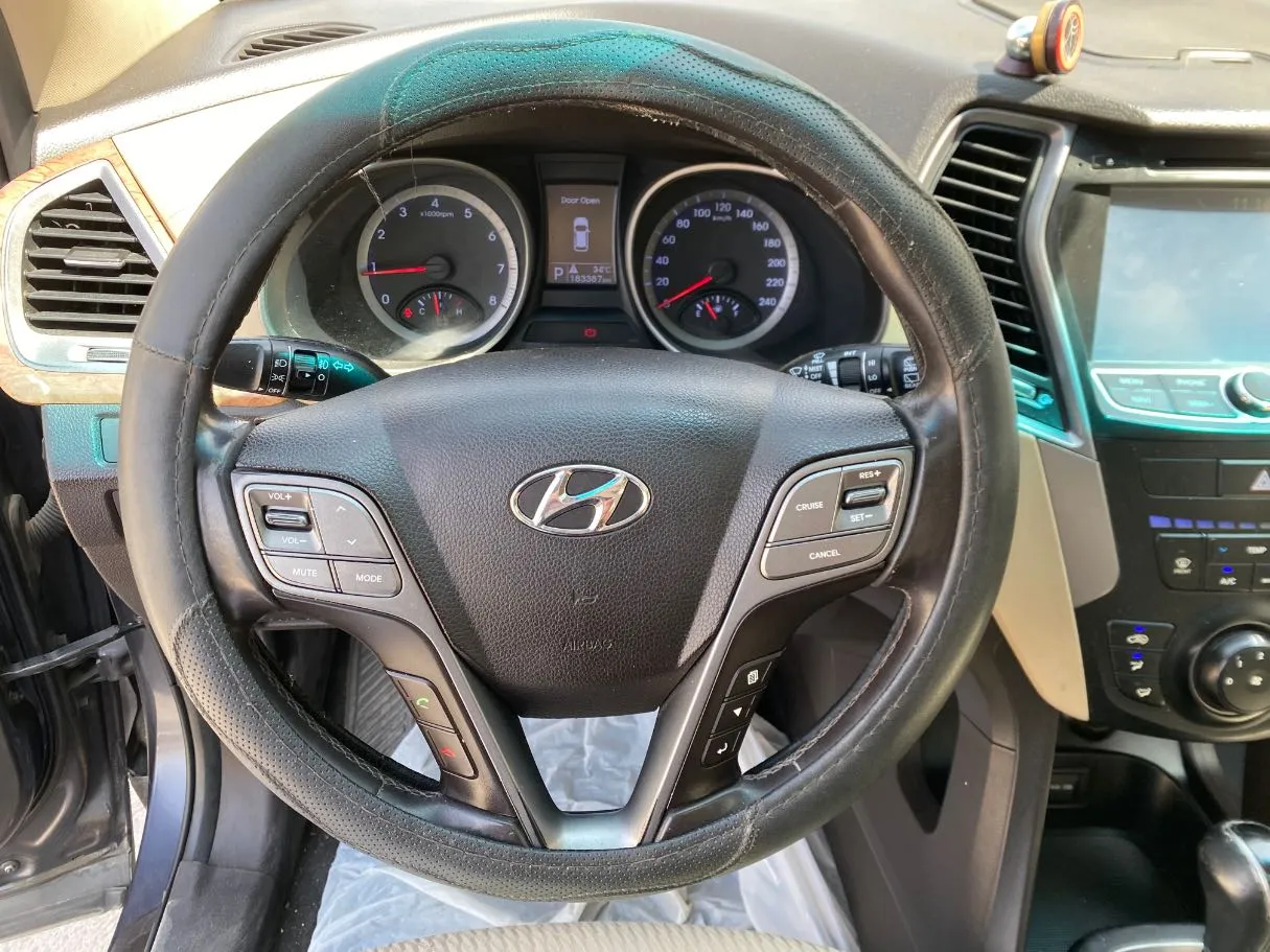 Car image 17