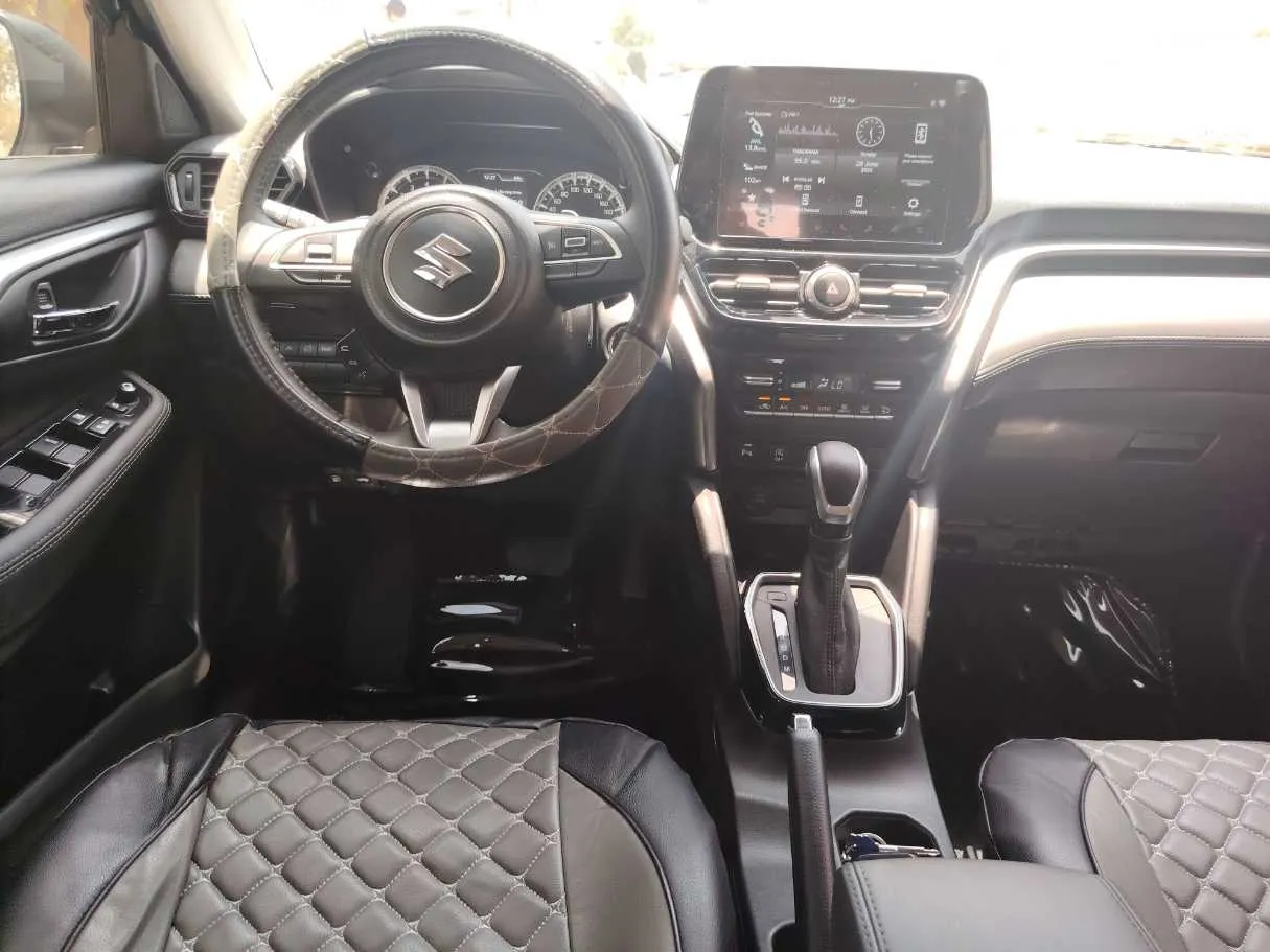 Car image 19
