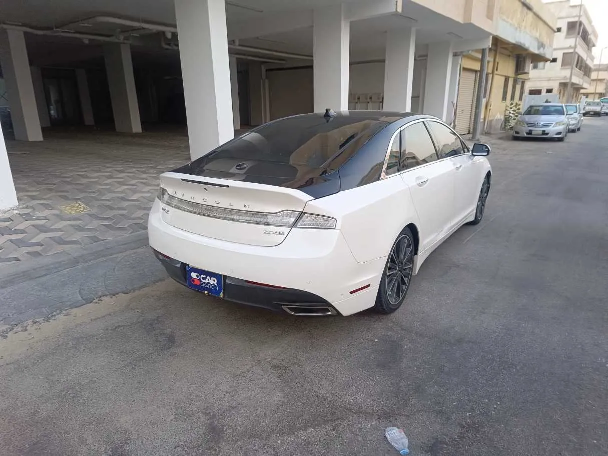 Car image 5