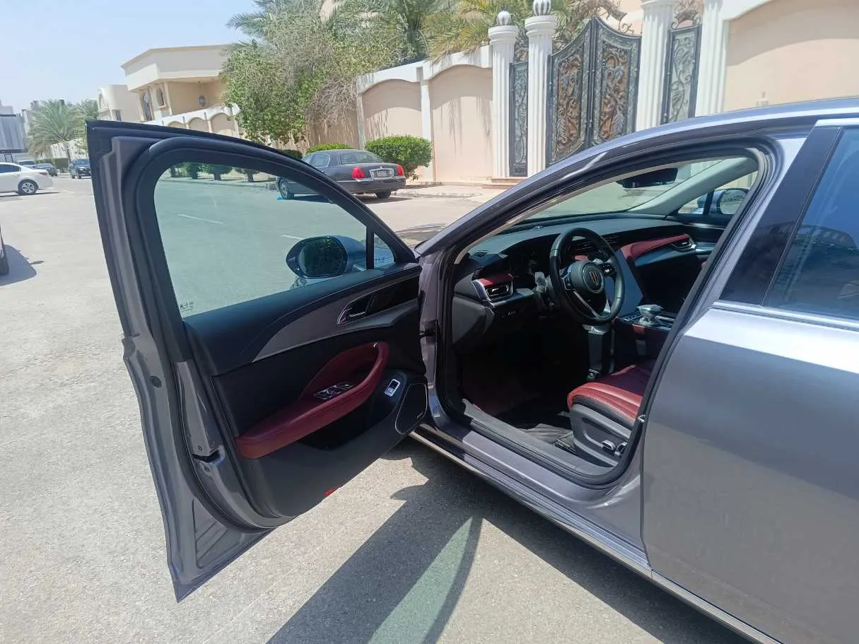 Car image 11