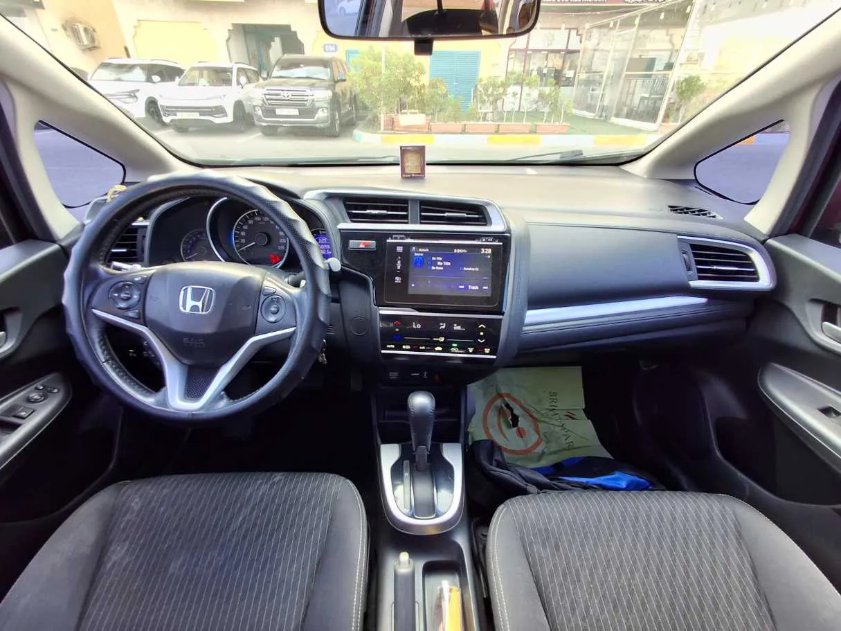 Car image 14