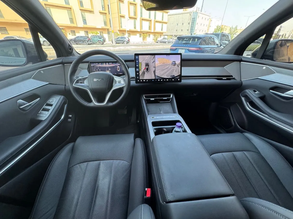 Car image 15