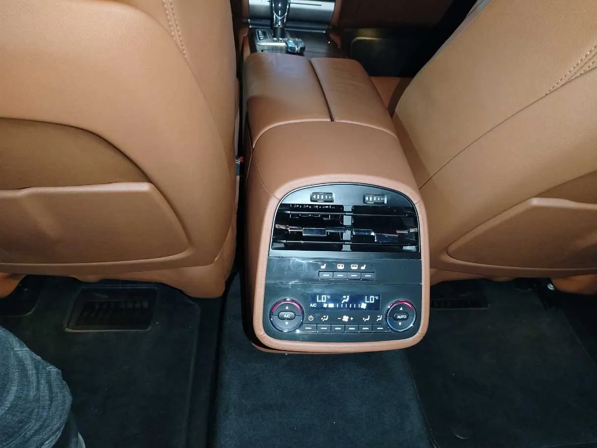 Car image 36