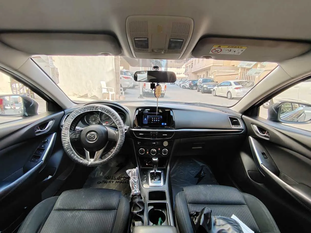 Car image 18