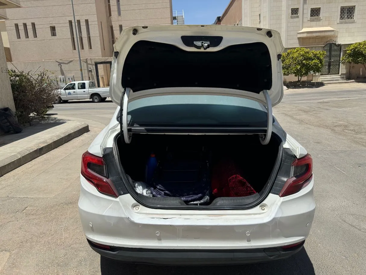Car image 20