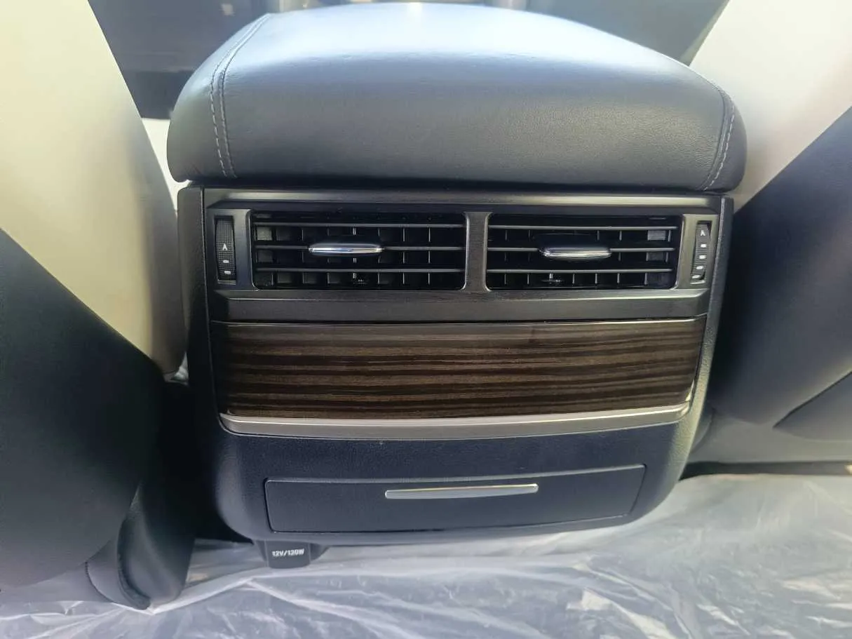 Car image 34