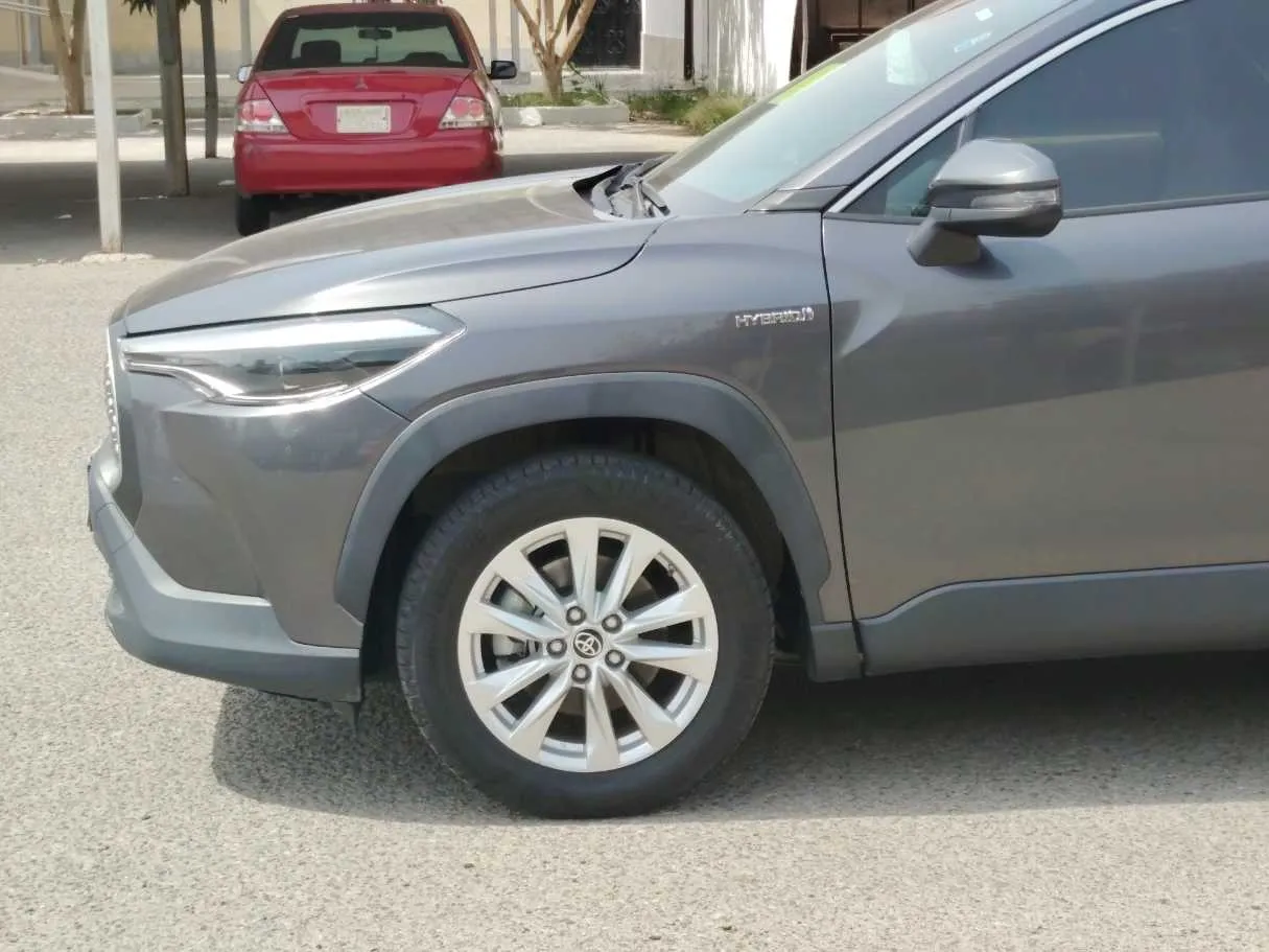 Car image 9
