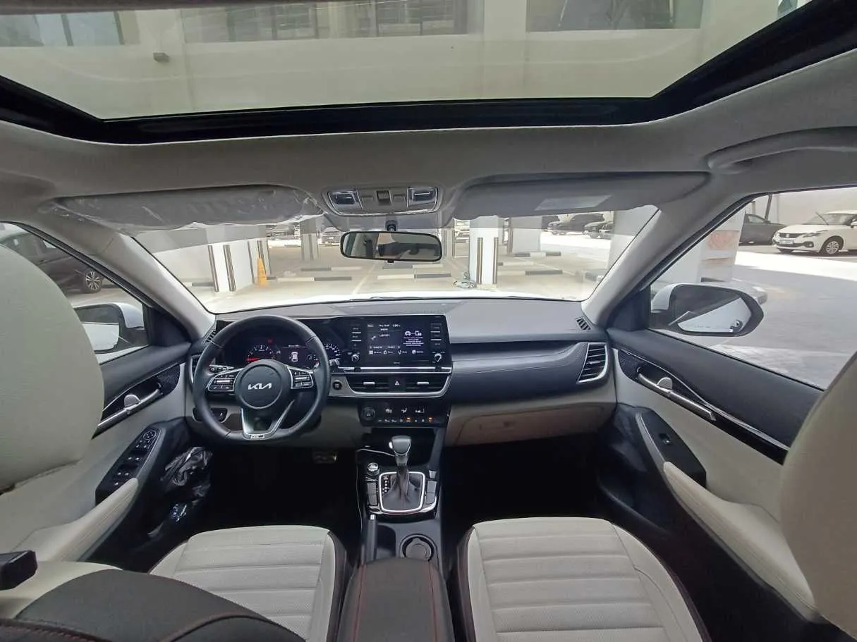Car image 17