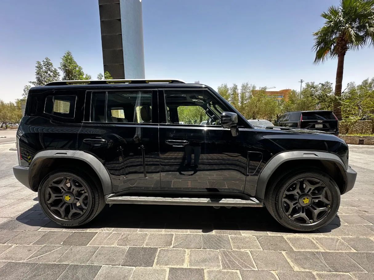 Car image 4