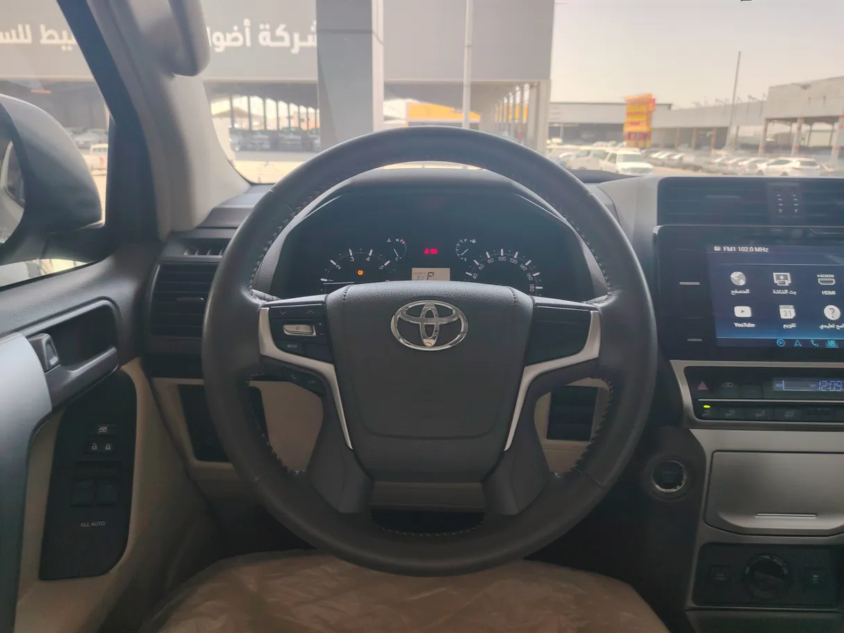 Car image 24