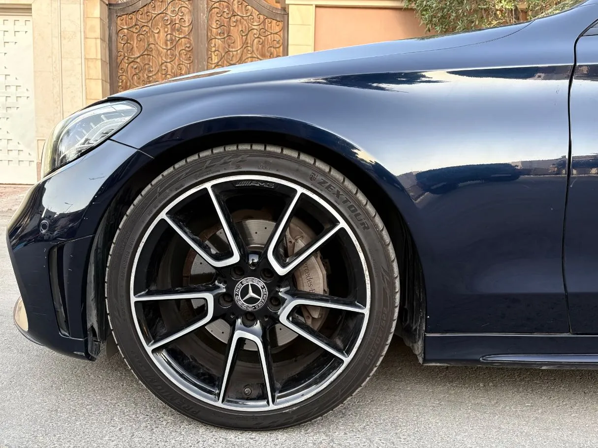 Car image 9