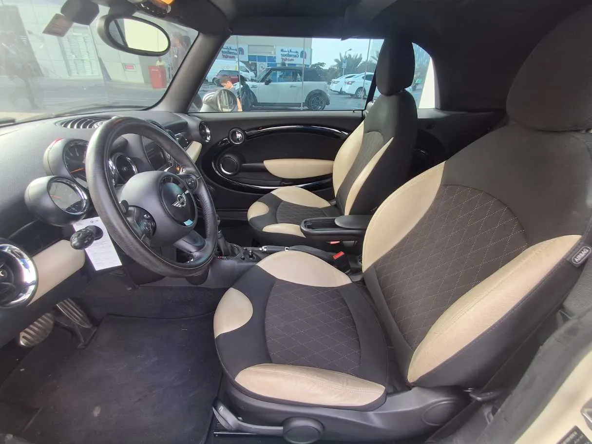 Car image 12