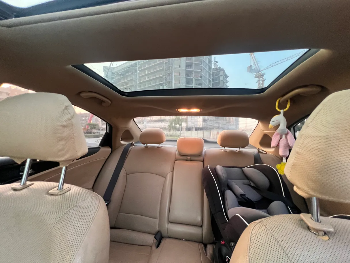 Car image 13