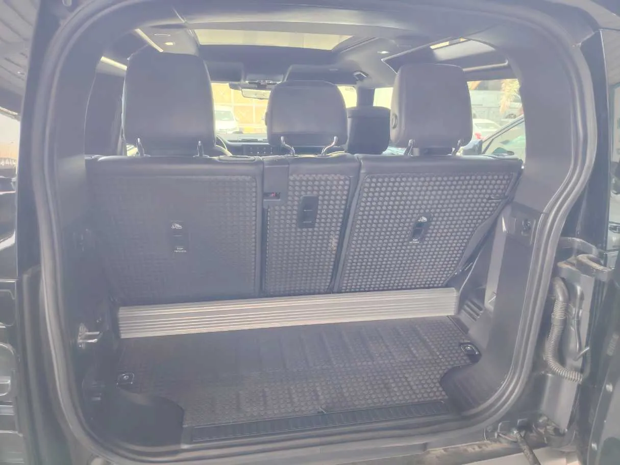 Car image 30