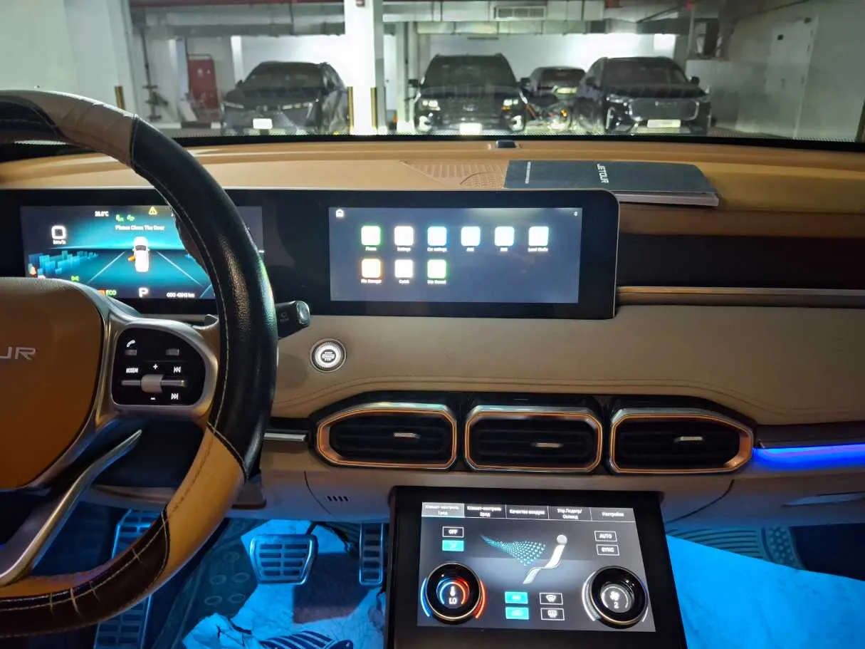 Car image 16