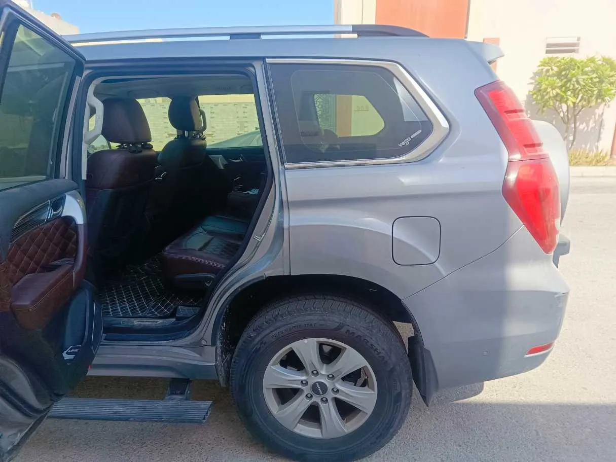 Car image 17