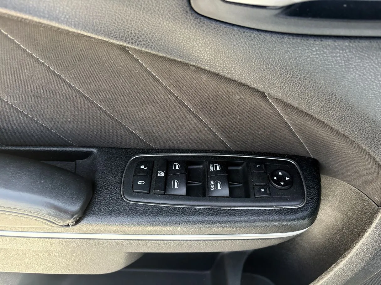 Car image 26