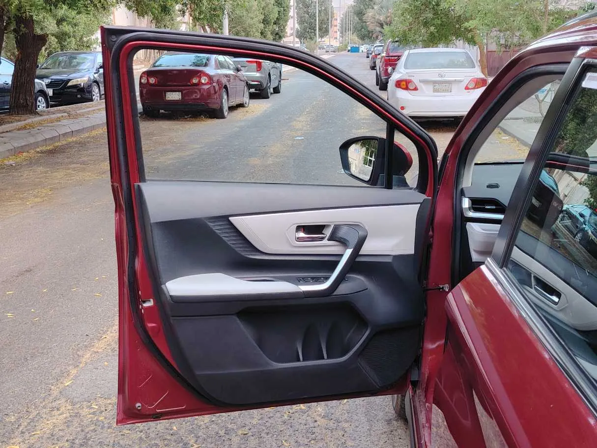 Car image 10