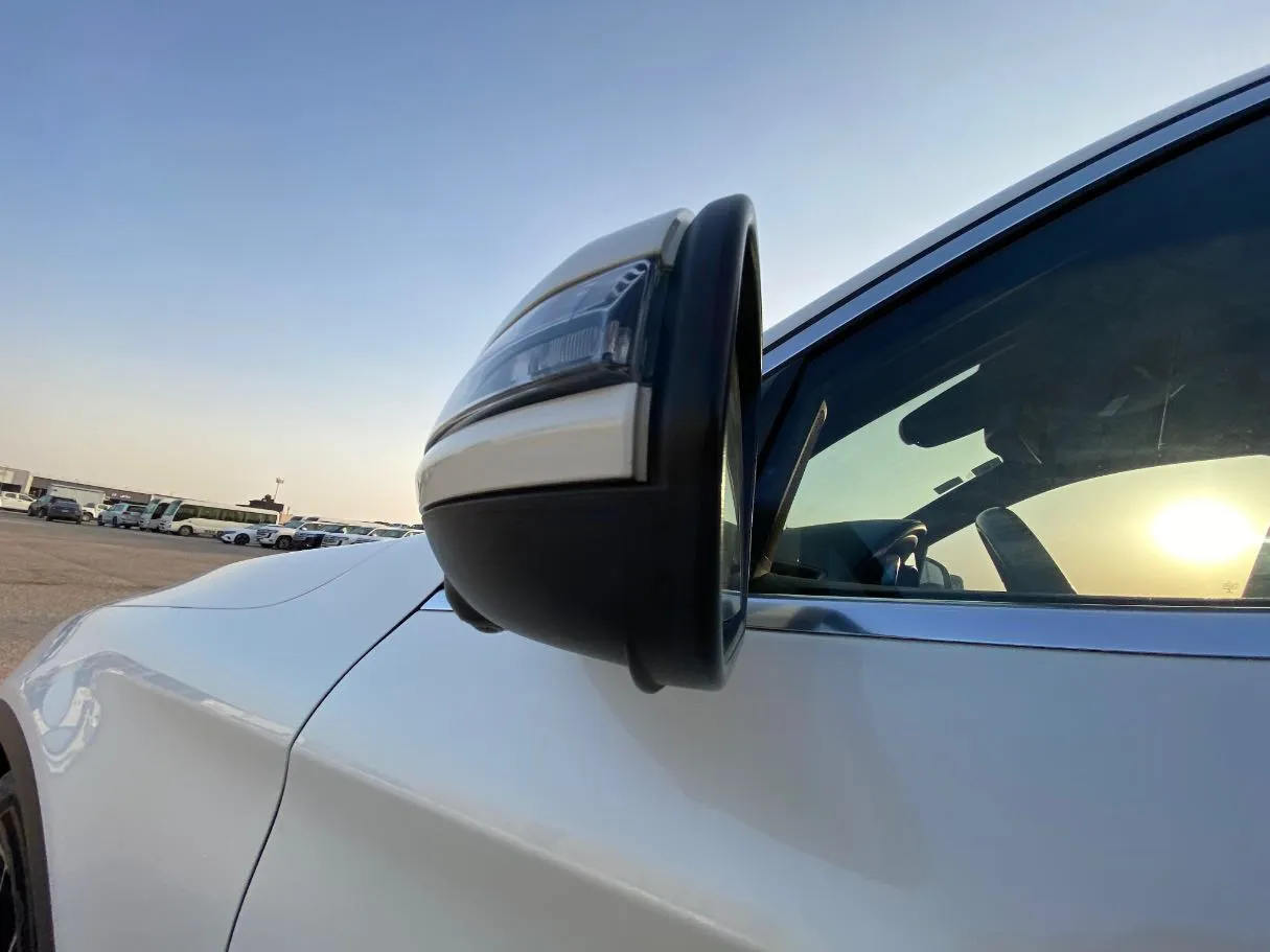 Car image 24