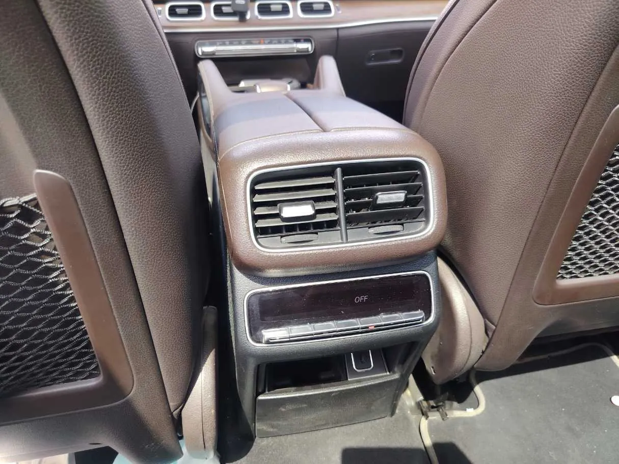 Car image 34