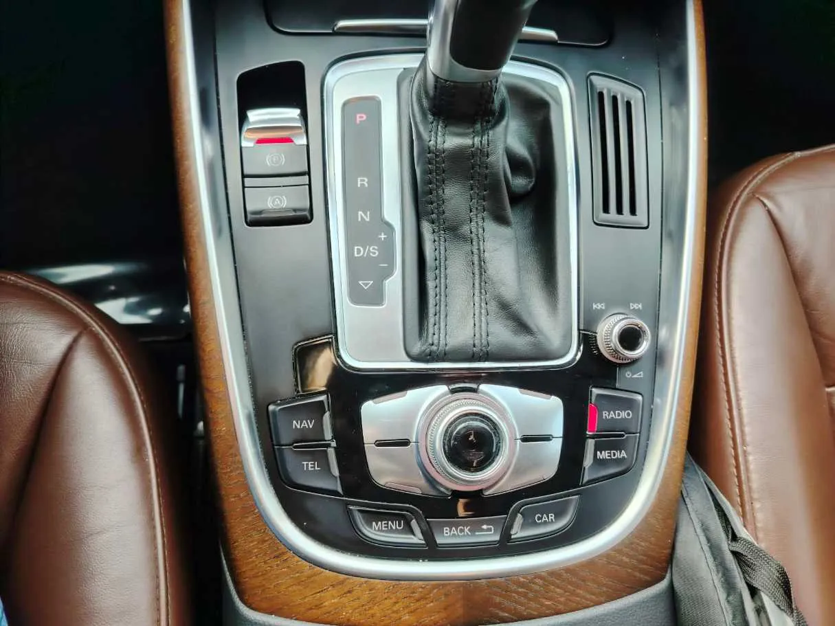 Car image 24