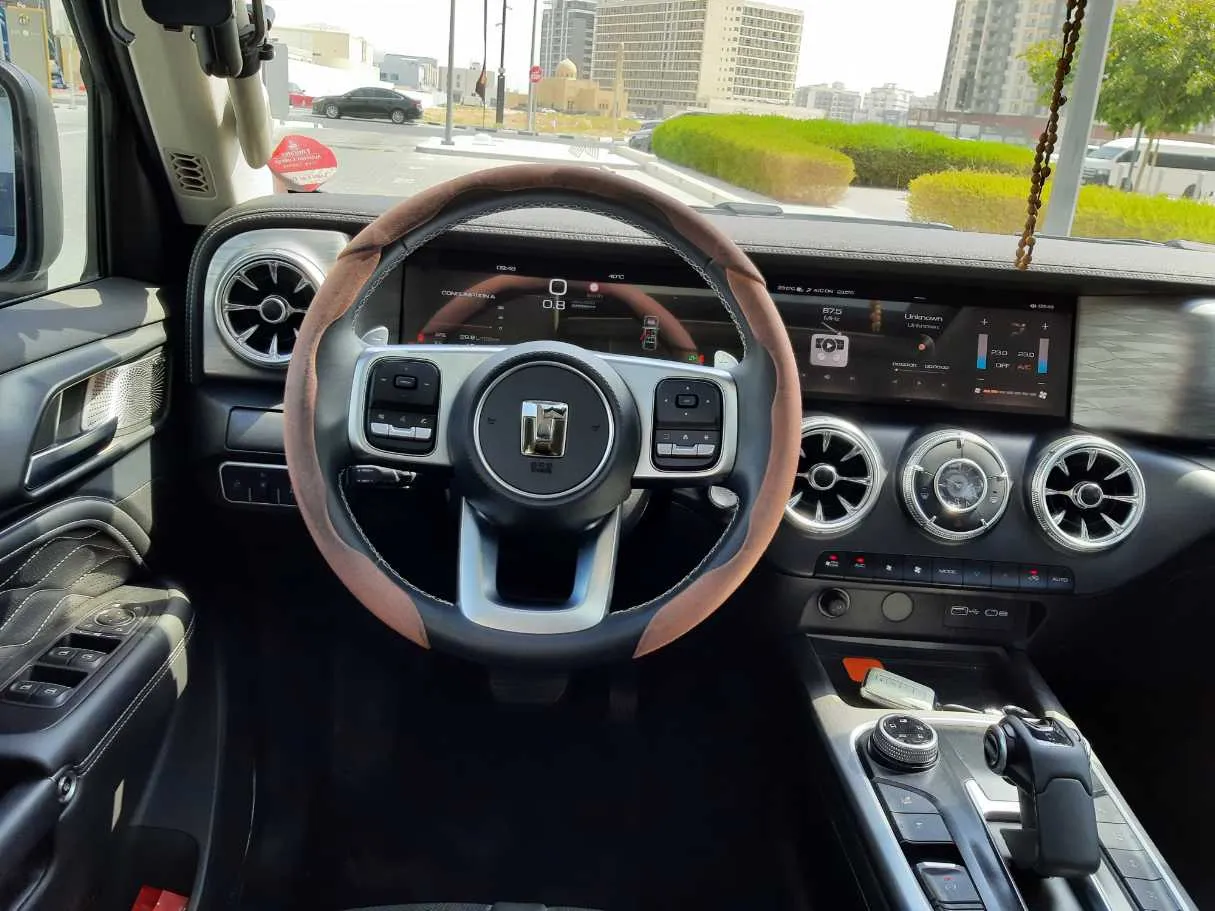 Car image 14