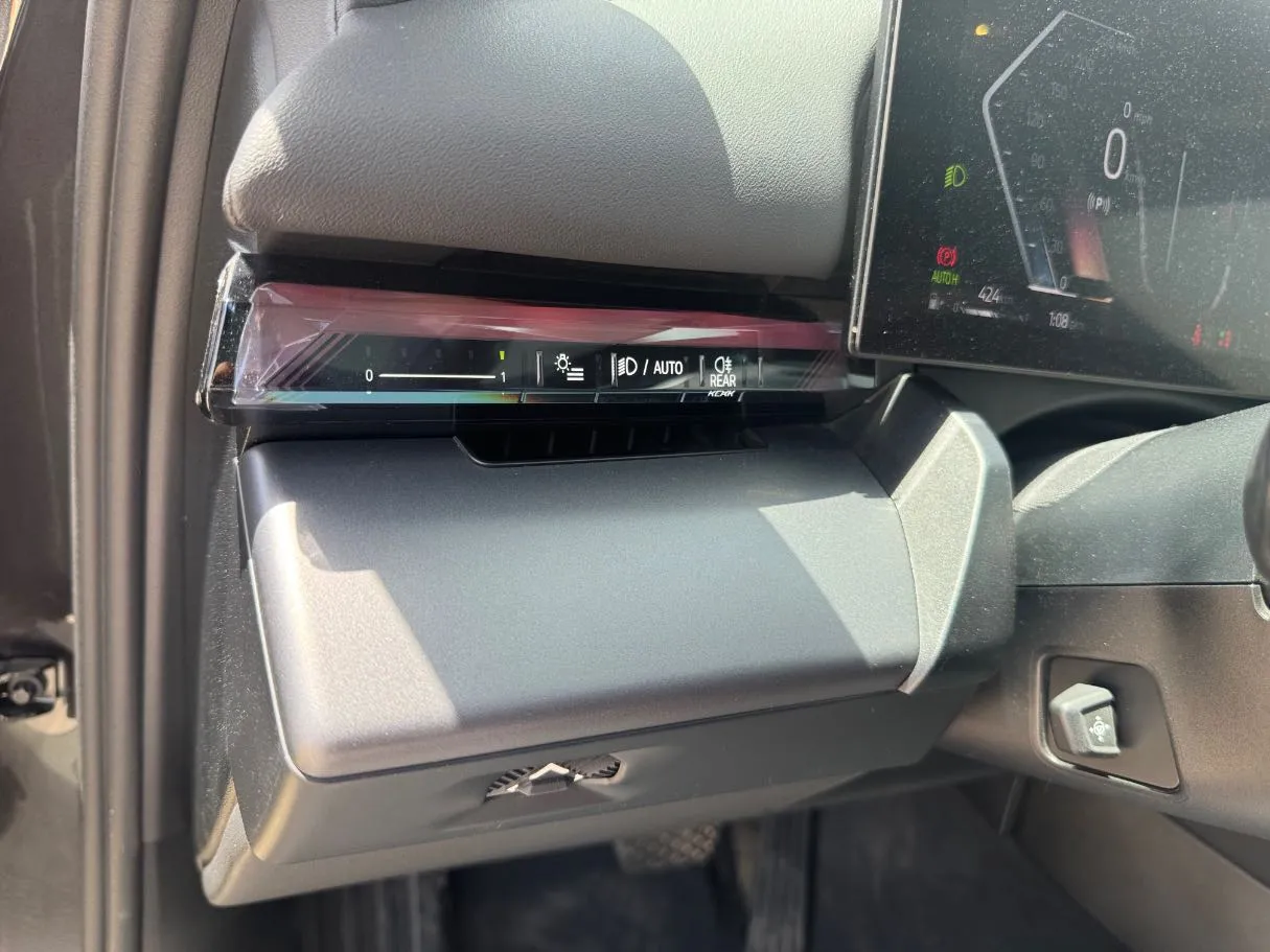 Car image 26