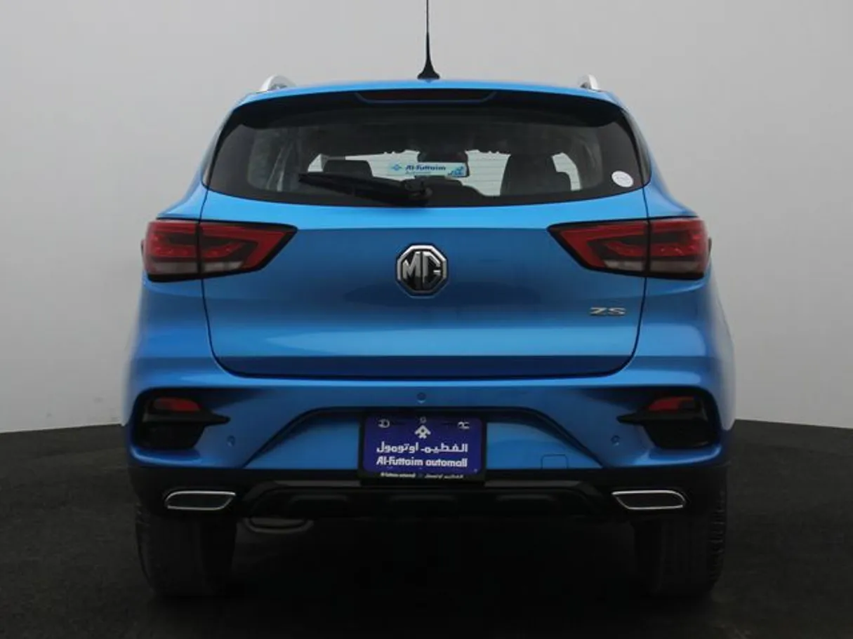 Car image 12