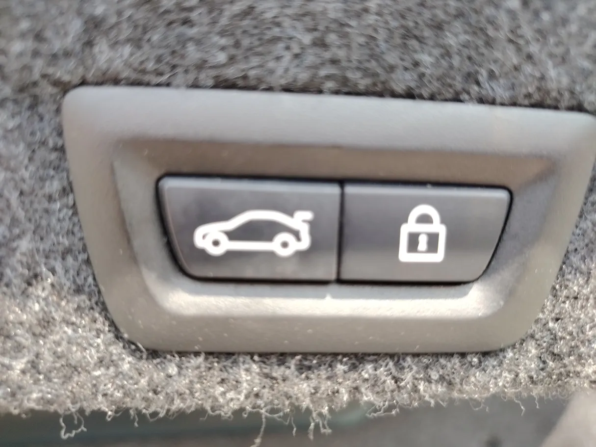 Car image 29