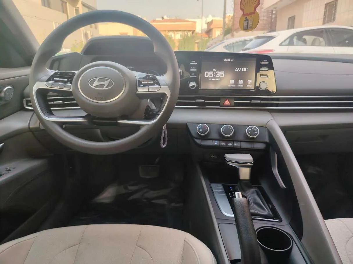 Car image 19