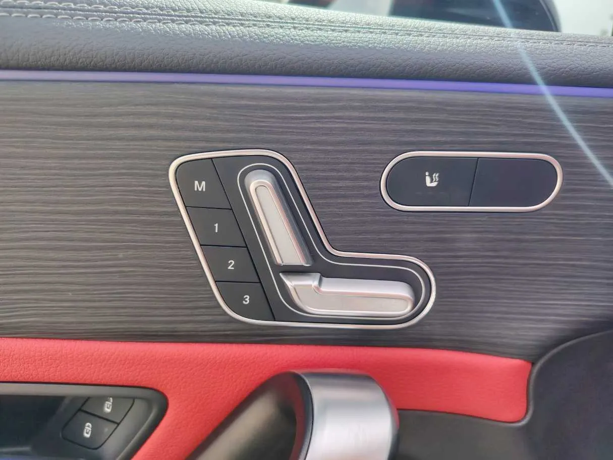 Car image 30