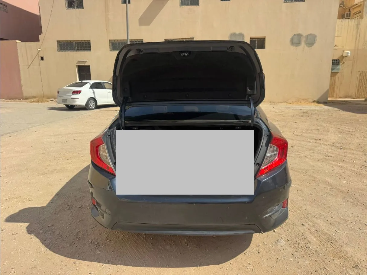 Car image 19