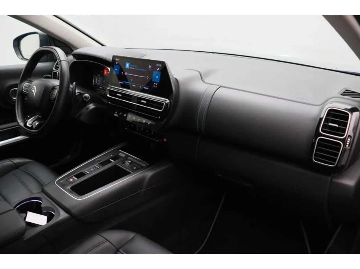 Car image 10