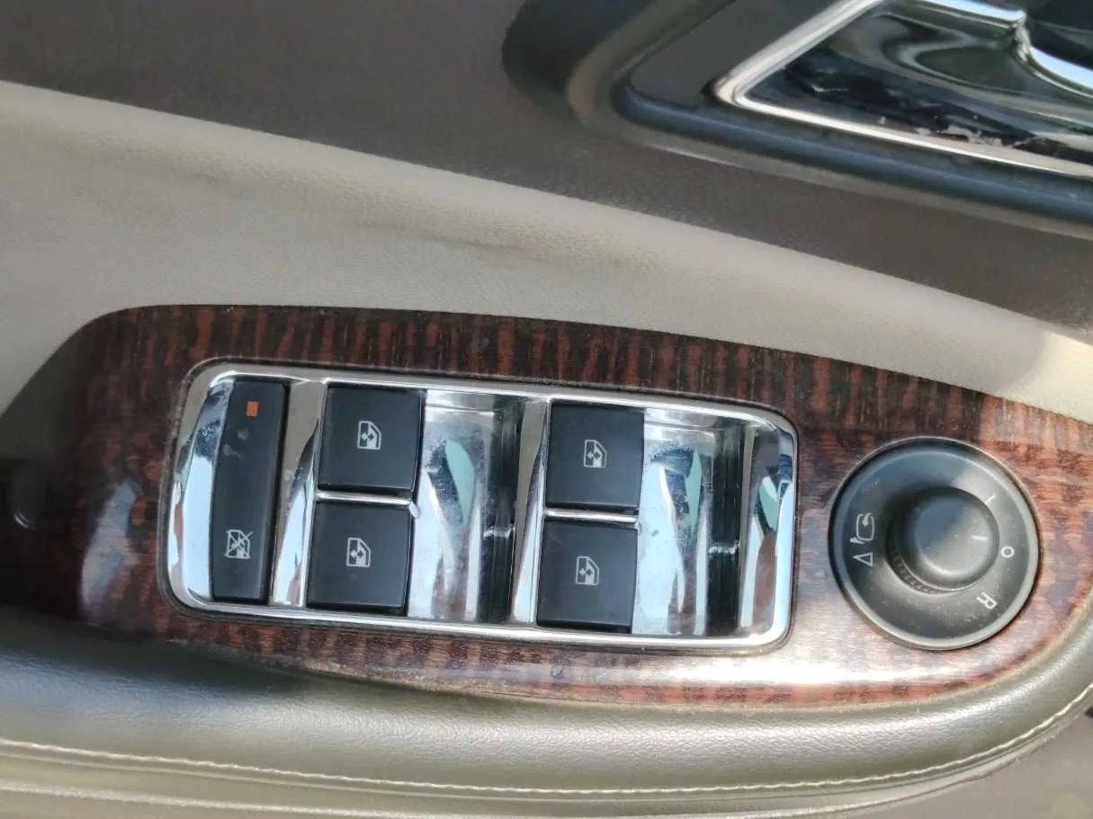 Car image 27