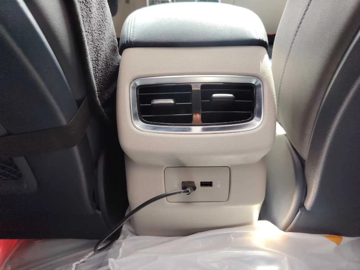 Car image 24